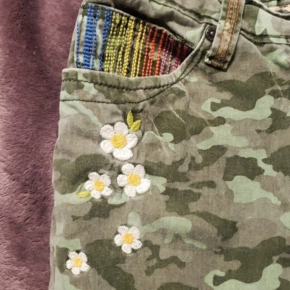 Children's Place Capri's‎ Size 14 Camo with Flowers